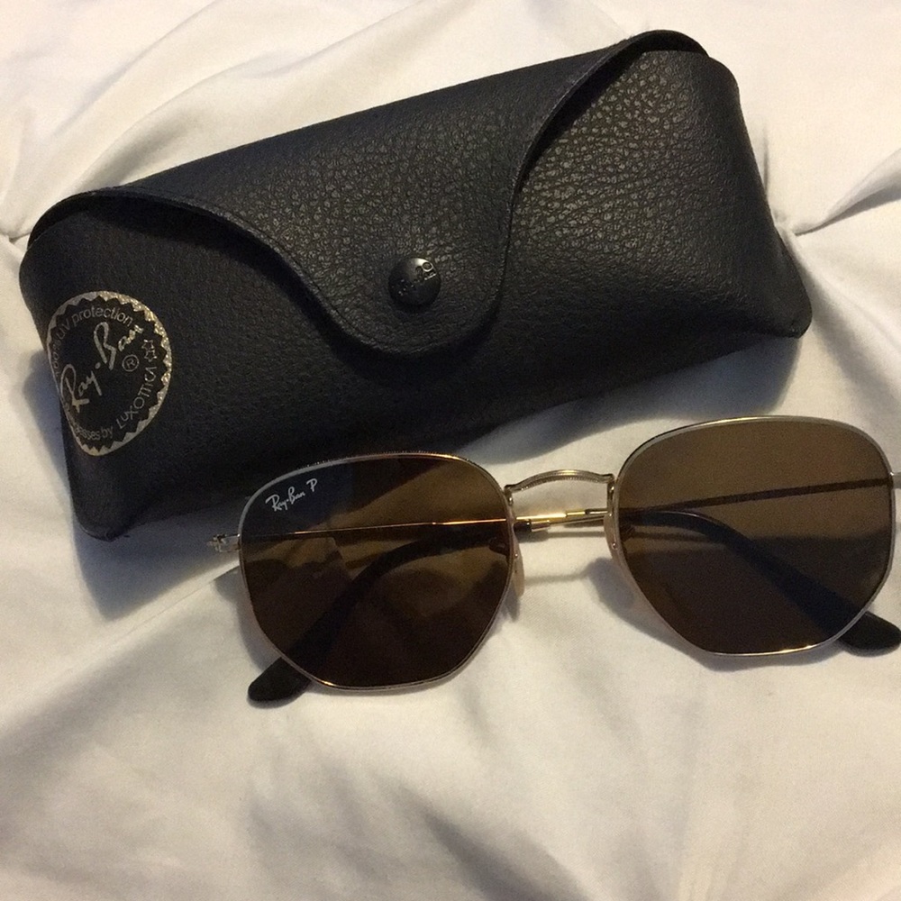 Polarized ray ban’s.